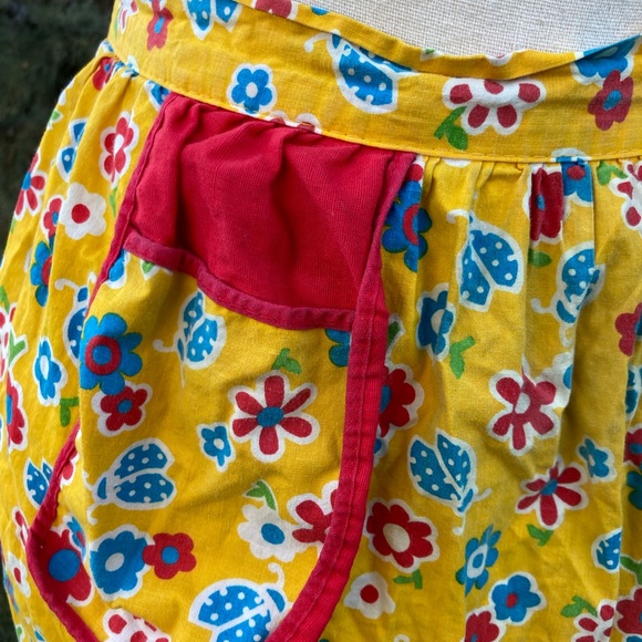 Vintage 70s Yellow Children’s Floral Ladybug Half Apron - Picture 5 of 5